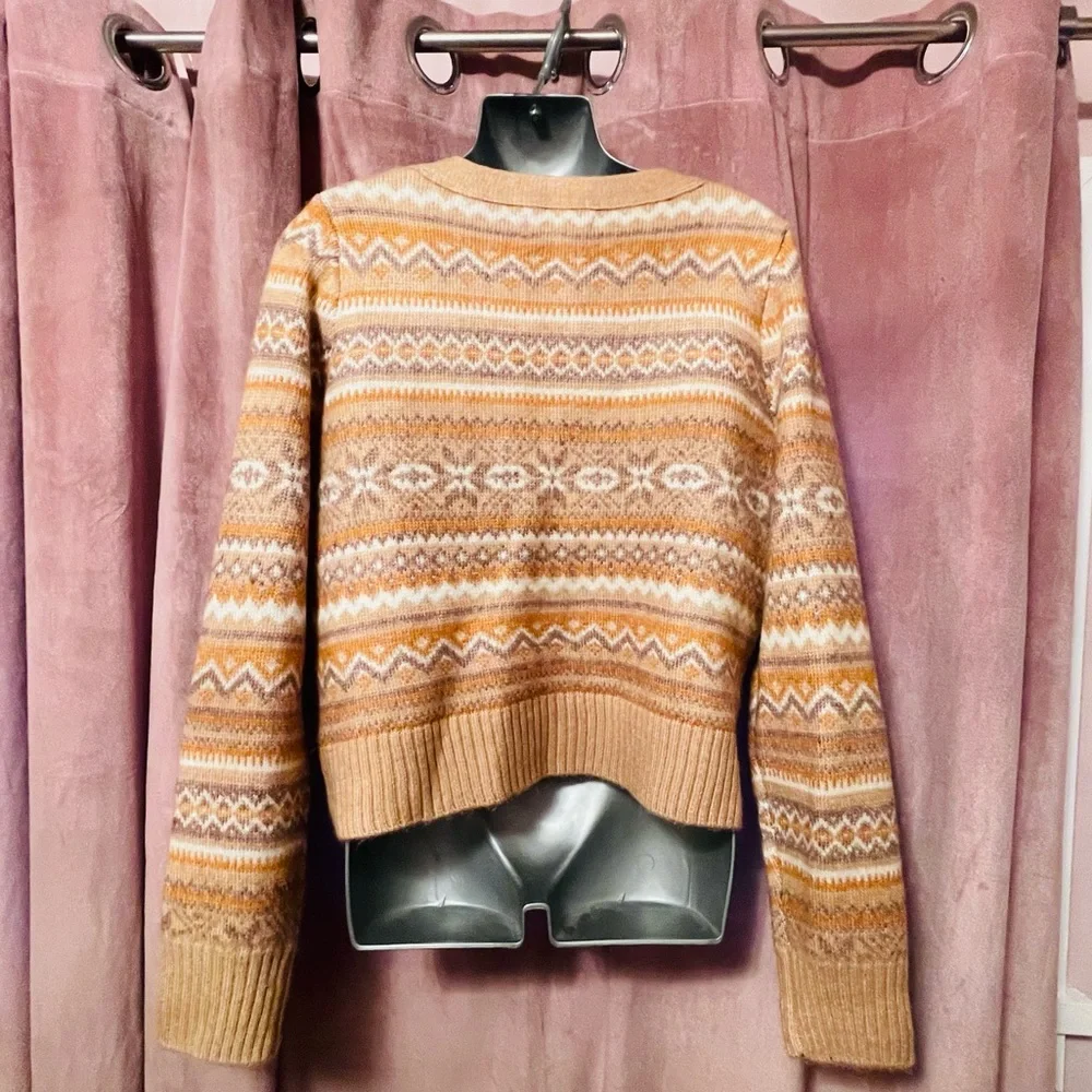 Cropped Button Sweater - Picture 3 of 5